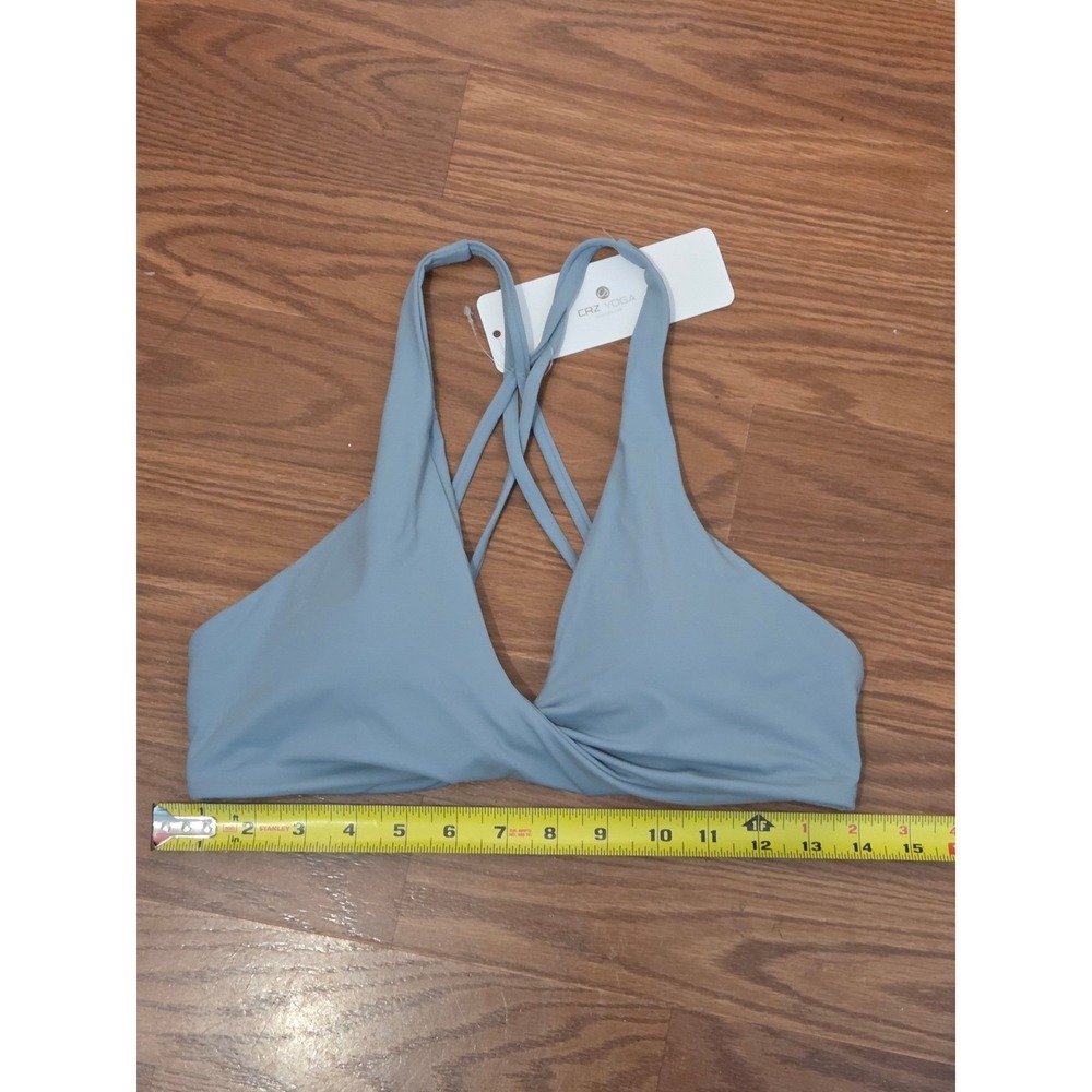 CRZ YOGA Womens Strappy Sports Bra Light Blue Twist Front Size Medium 8/10‎ NWT